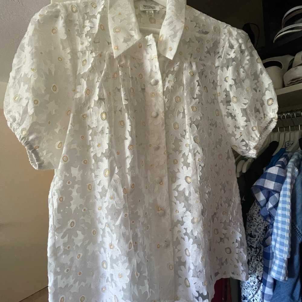 Unique Vintage Daisy Blouse
